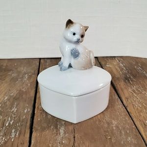 Vintage heart shaped porcelain cat trinket box